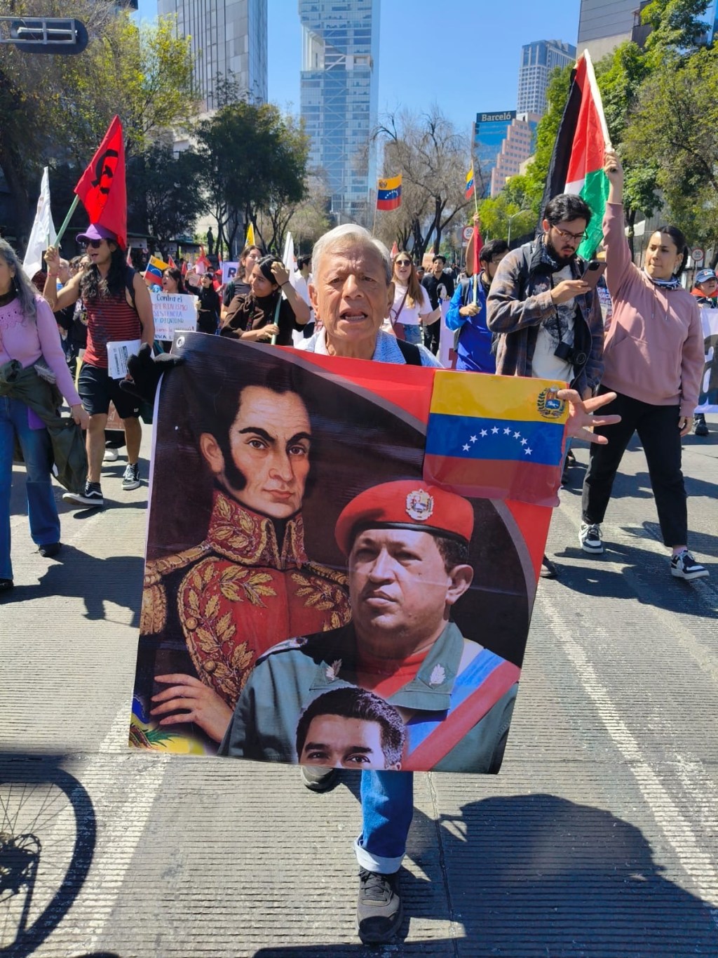 «Un dos tres por mí y por toda Nuestra América»: México marcha por la libertad de Maduro y&nbsp;Cilia